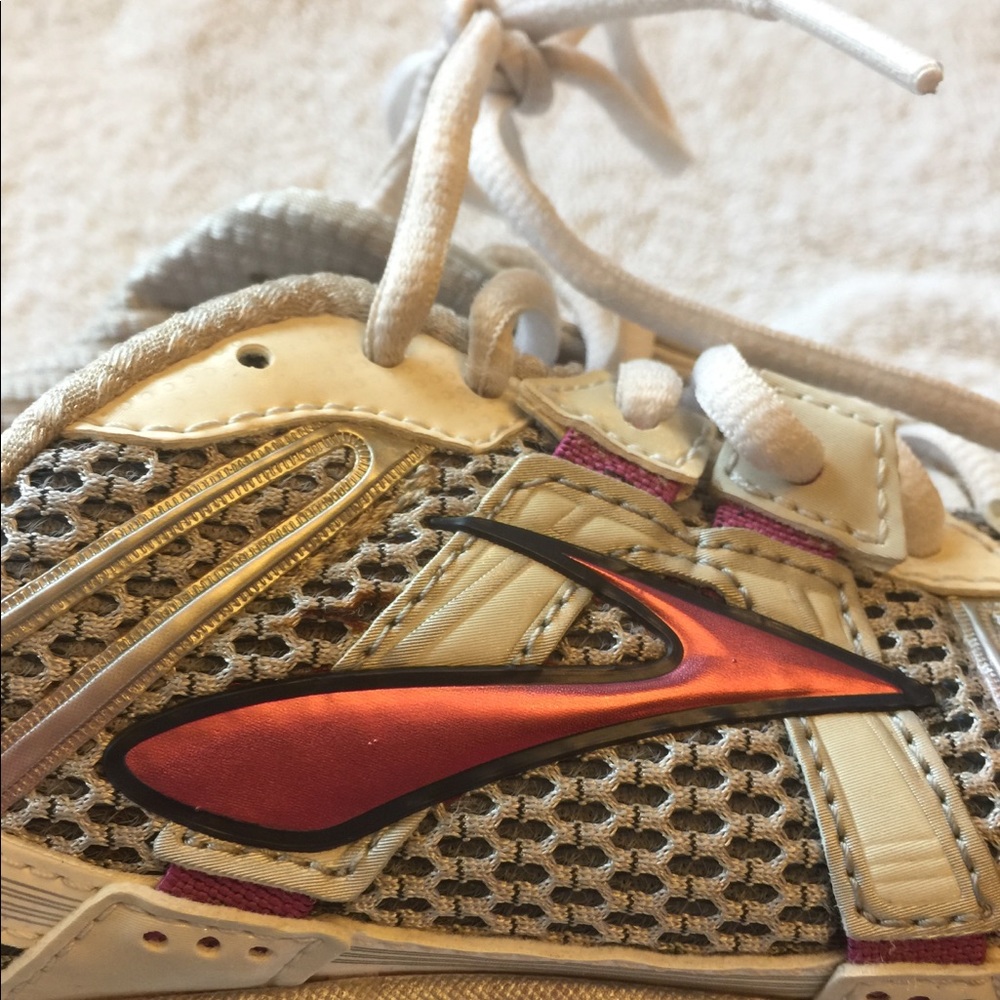 ❌SOLD❌Brooks Adrenaline GTS 12 Running Shoes - Picture 6 of 7